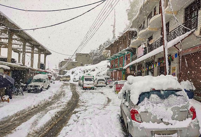 Fresh snowfall in Lahaul elates hoteliers, farmers - The Tribune