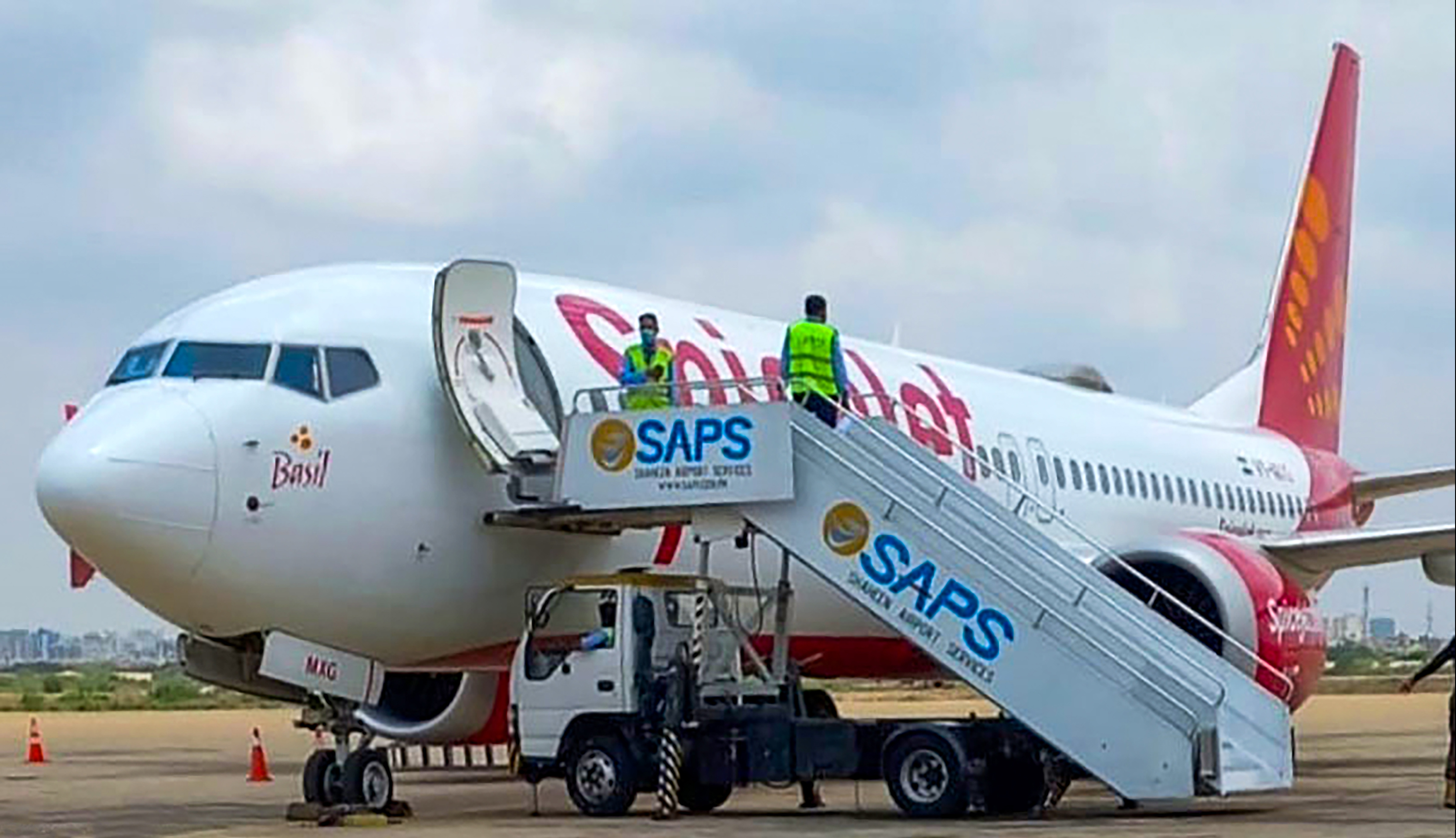 2 SpiceJet planes make priority landing in a day - The Tribune