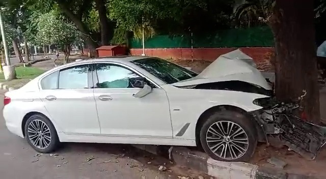 3 injured as speeding BMW car rams into tree in Chandigarh - The Tribune