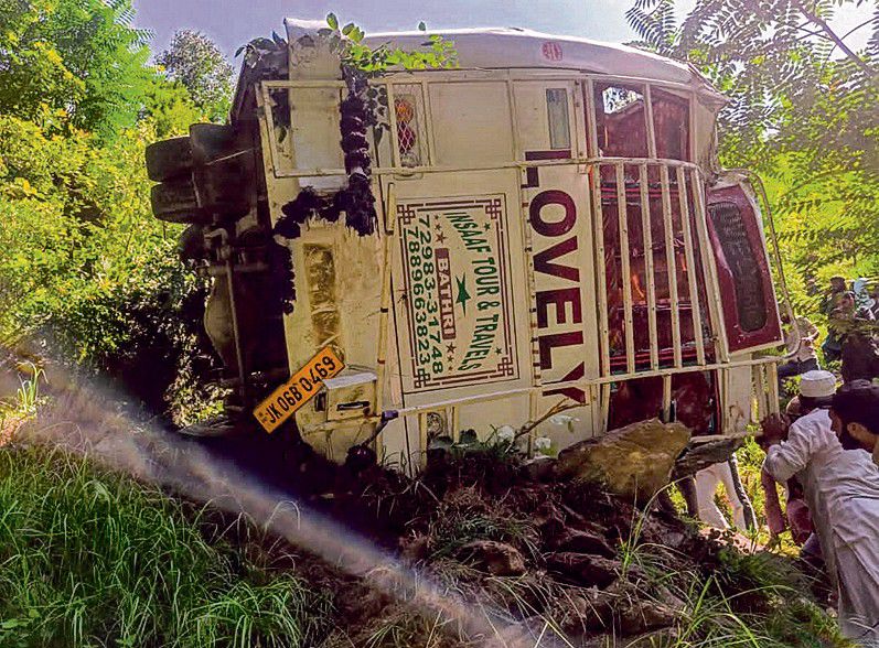 2 killed, 25 injured as bus plunges into gorge in Doda - The Tribune