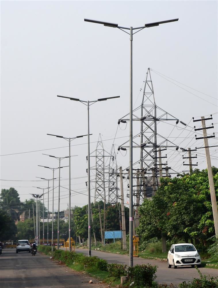 Panchkula Civic Body Begins Installation Of LED Lights - The Tribune