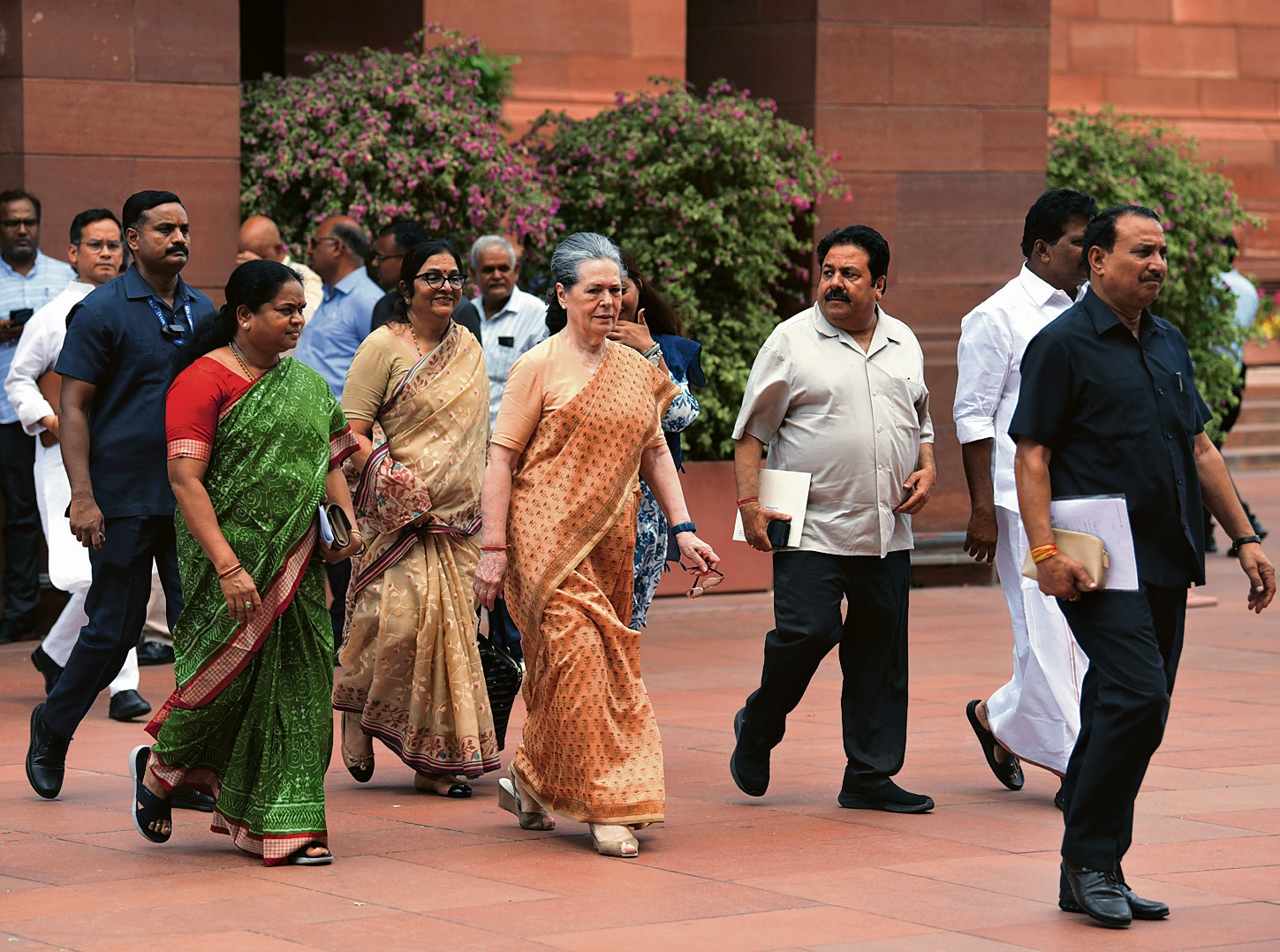 Sustain momentum created in LS poll, Sonia tells Cong MPs