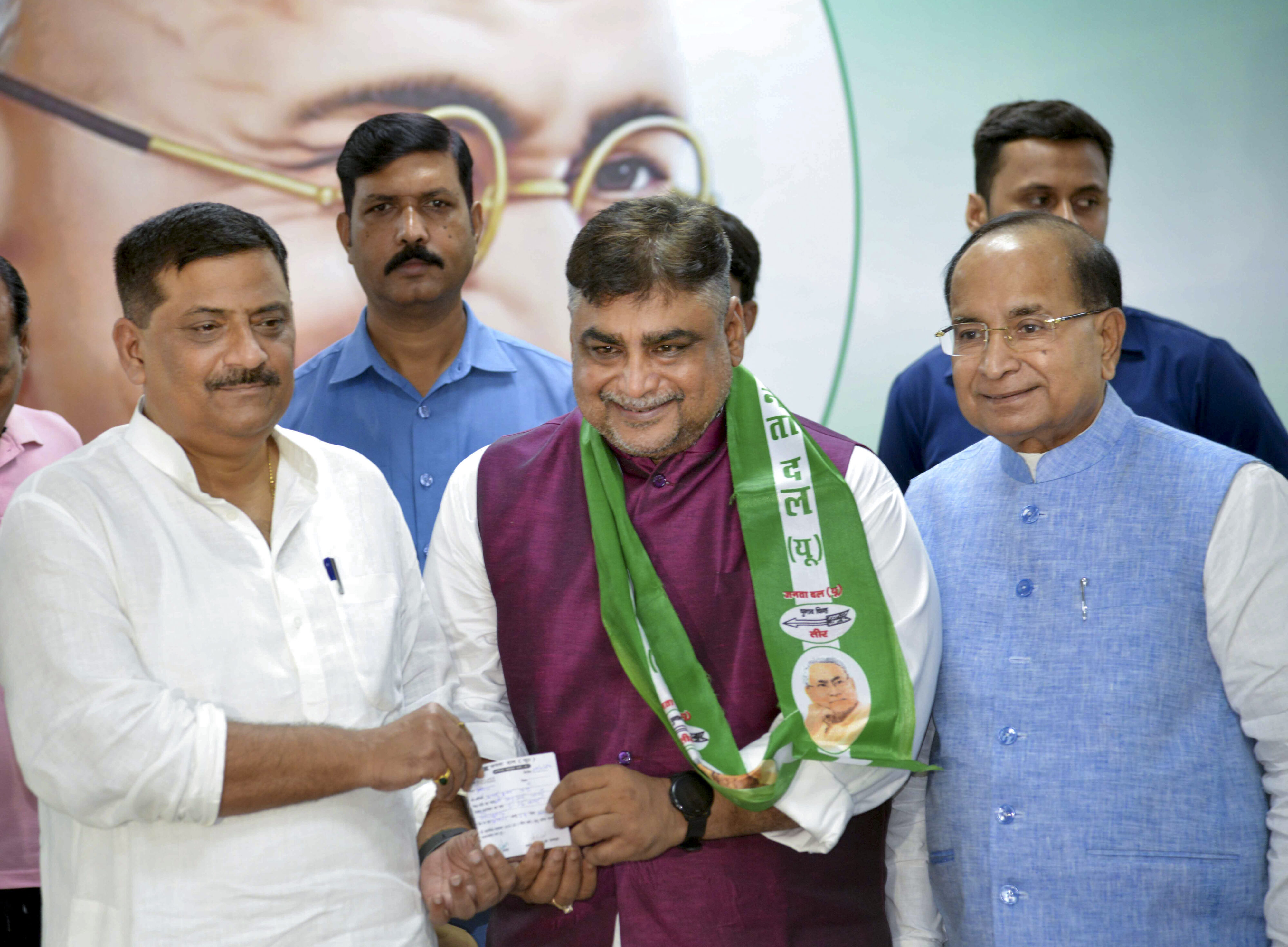 Cricketer Ishan Kishan's father Pranav Pandey joins JD(U) - The Tribune