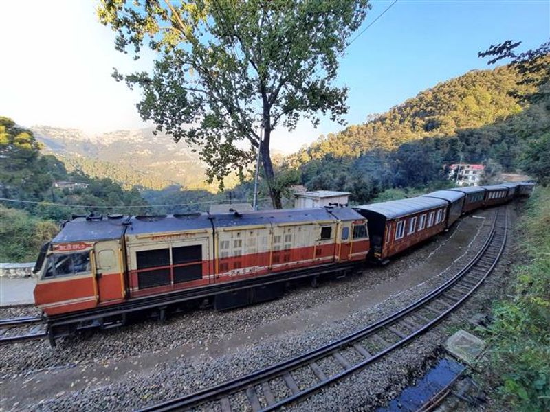 Himachal's Green Energy Vision: Transforming Kalka-Shimla Train with Hydrogen