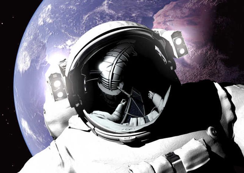 Chinese astronauts return after six months – The Tribune