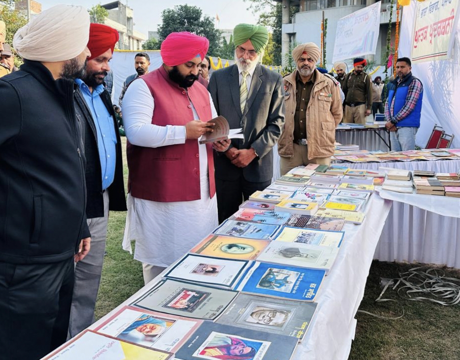 Minister Encourages Book Reading Amidst Social Media Surge