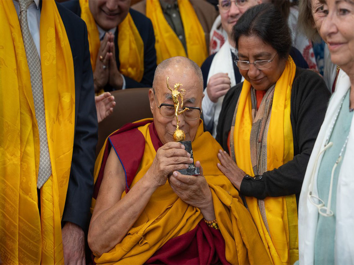 Dalai Lama presented with Gold Mercury Award for peace