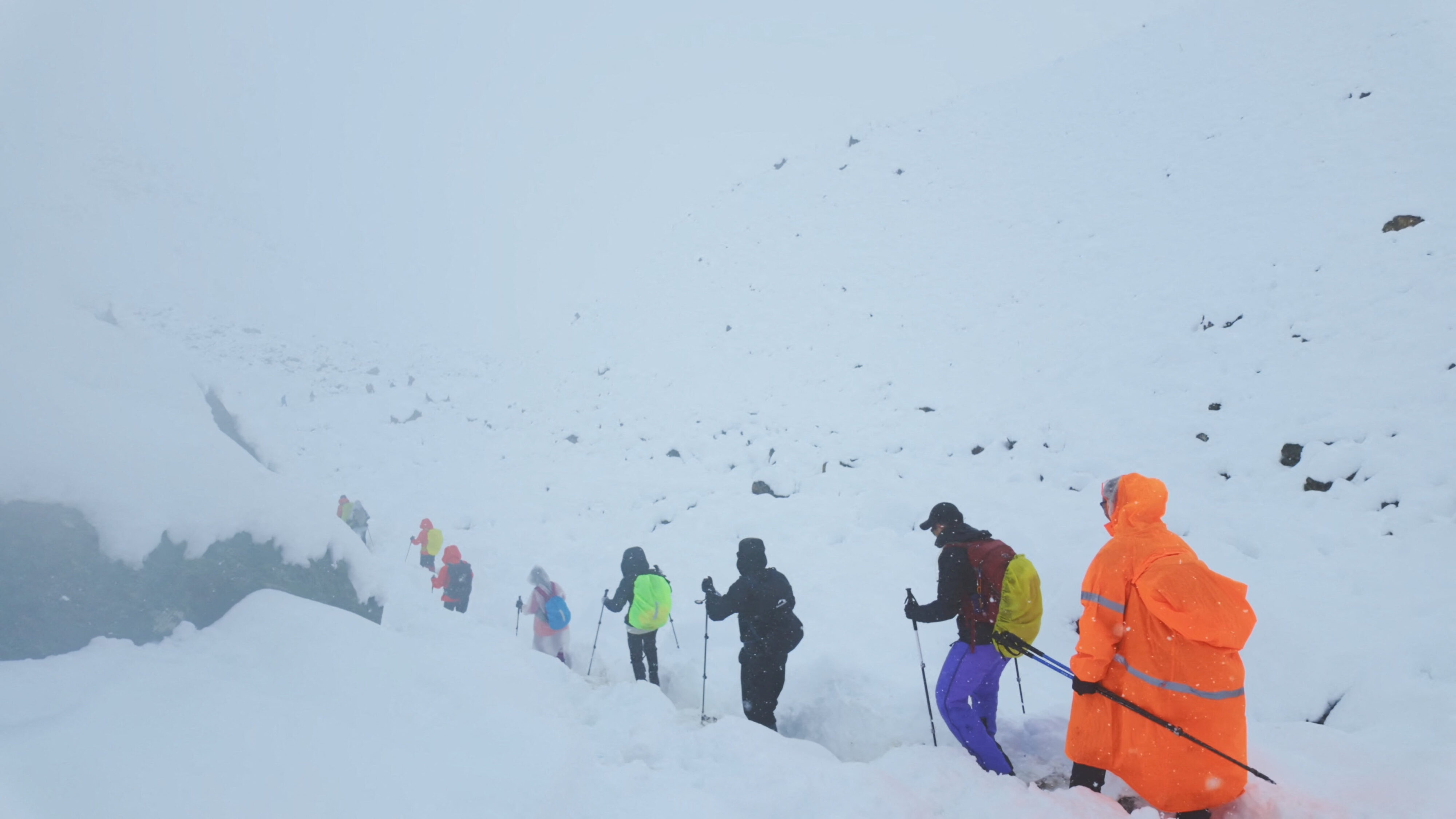 Over 200 climbers stranded after blizzard on Tibetan slopes of Mt Everest, 350 rescued