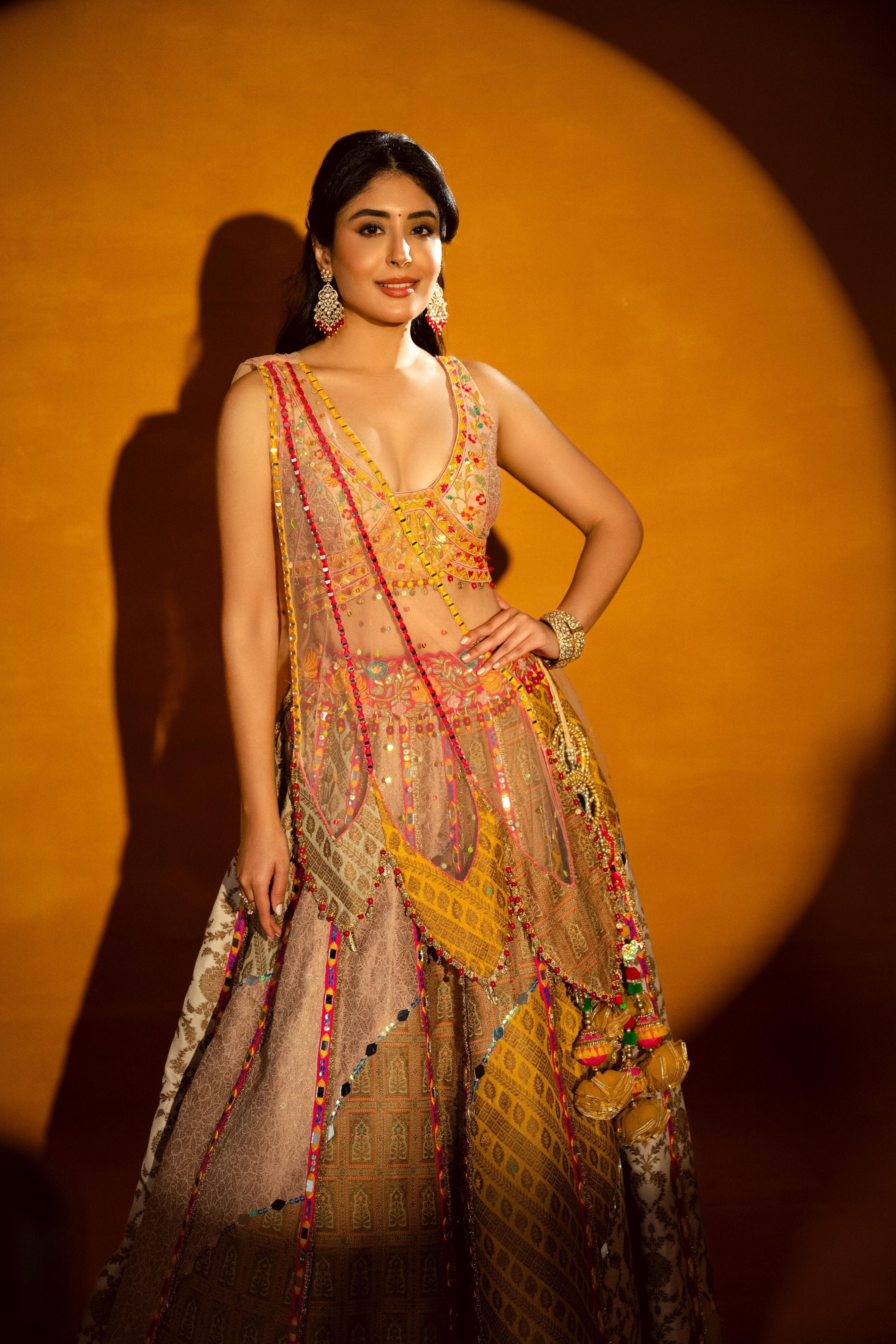 68f0f6cb2c066 Kritika Kamra Look 1