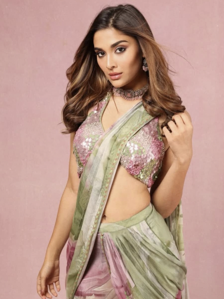 68f4dfa5c3bb4 11810539CD SAIEE MANJREKAR