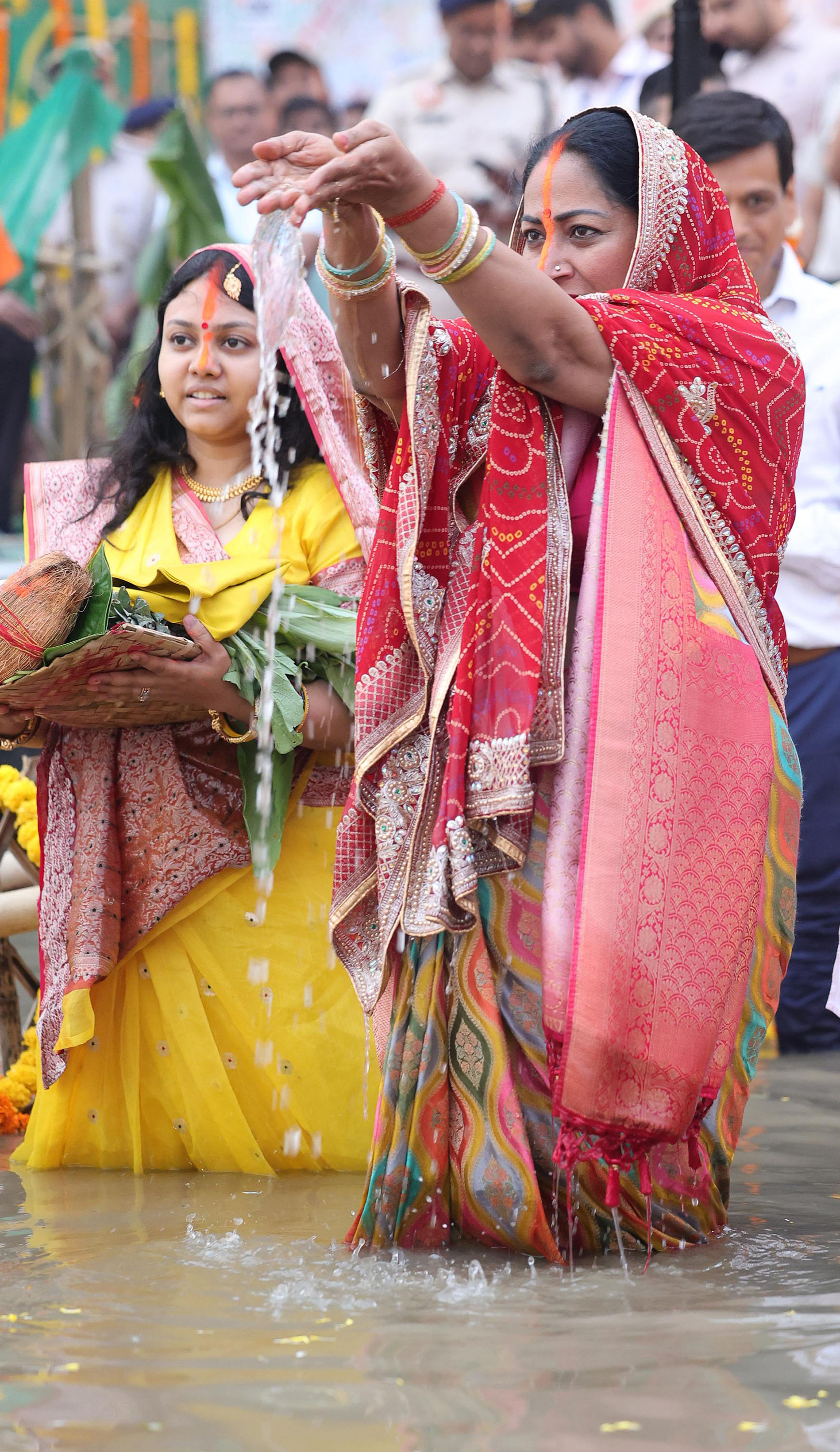 68ffc8bc50252 12710253CD  REKHA GUPTA PEFROM CHHATH PUJA 27 10 2025 DEL TRIBUNE 1