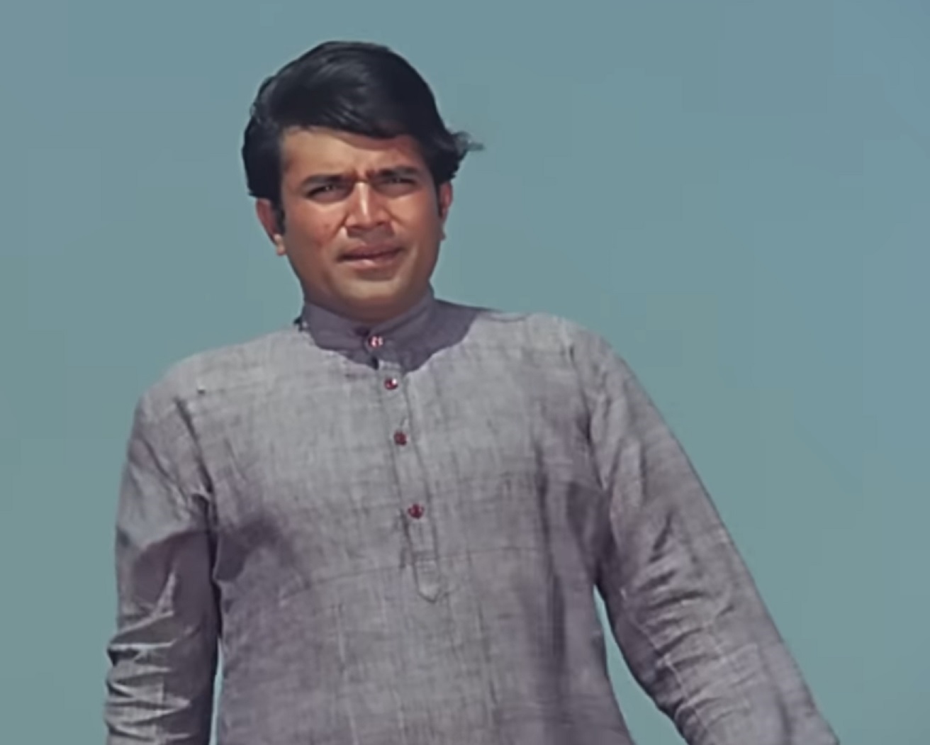 ‘Zindagi Kaisi Hai Paheli’ from ‘Anand’.