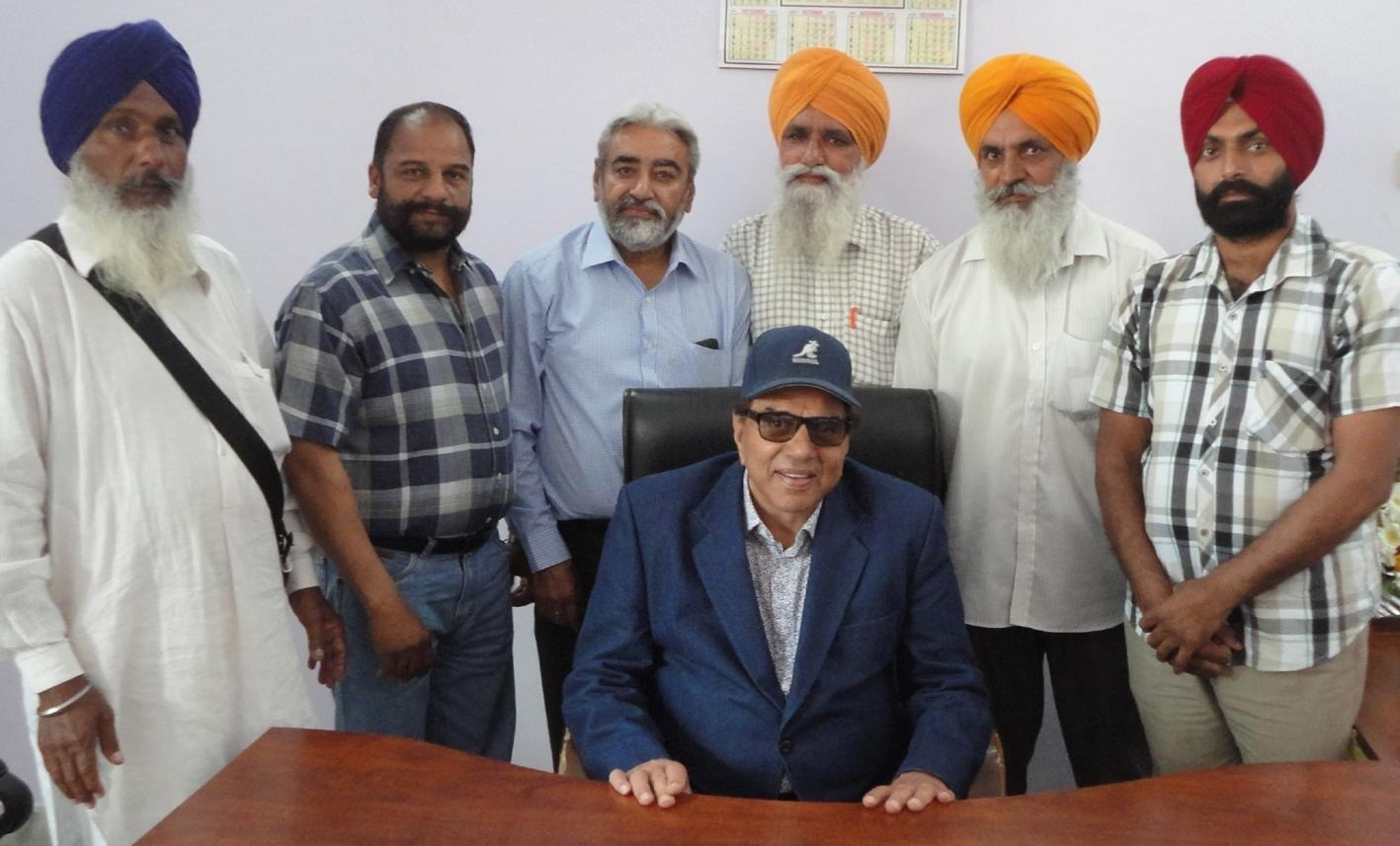Dharmendra with Dango residents at a college in Raikot.
