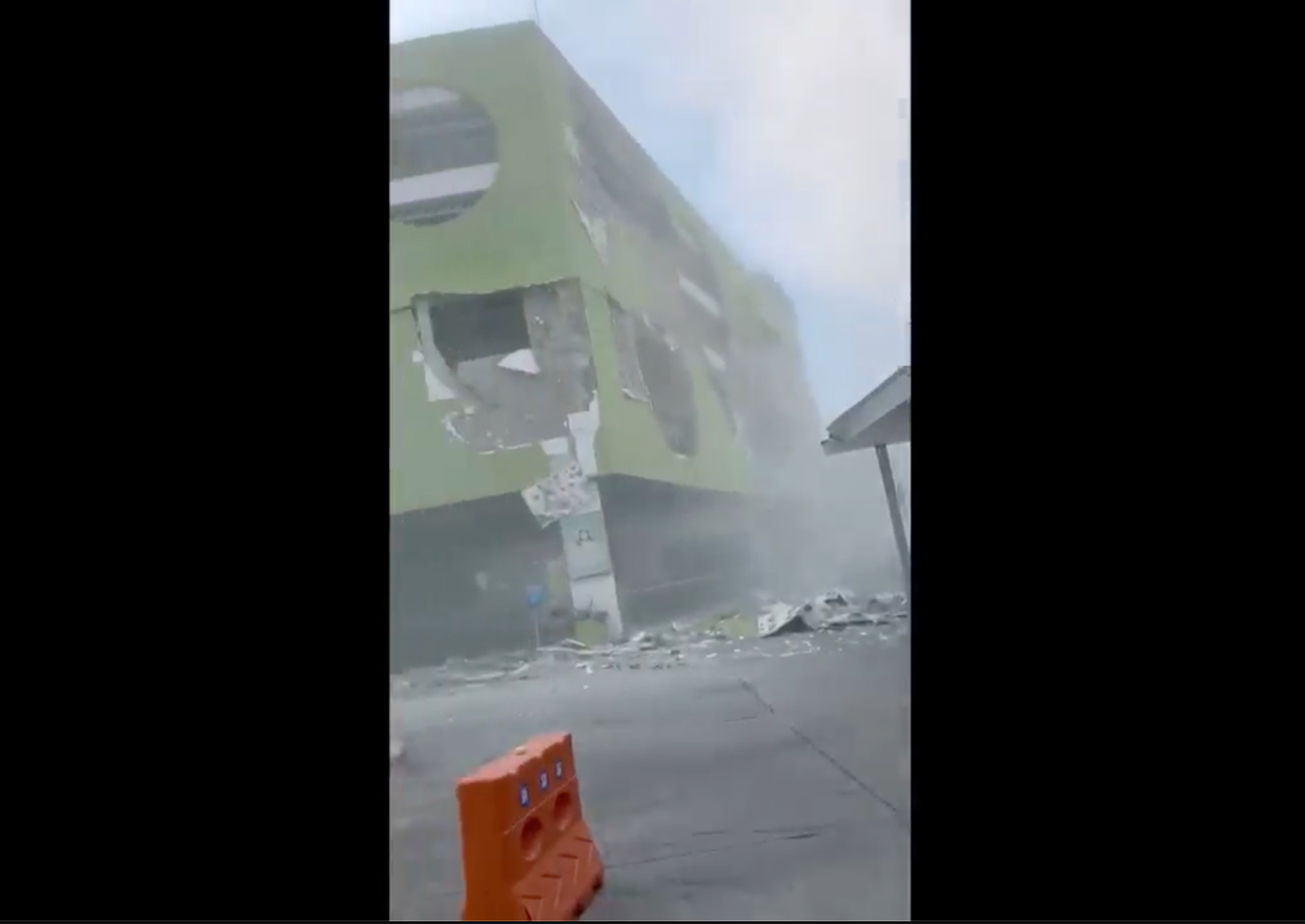 7.8-magnitude earthquake strikes off southern Philippines, triggers tsunami warnings