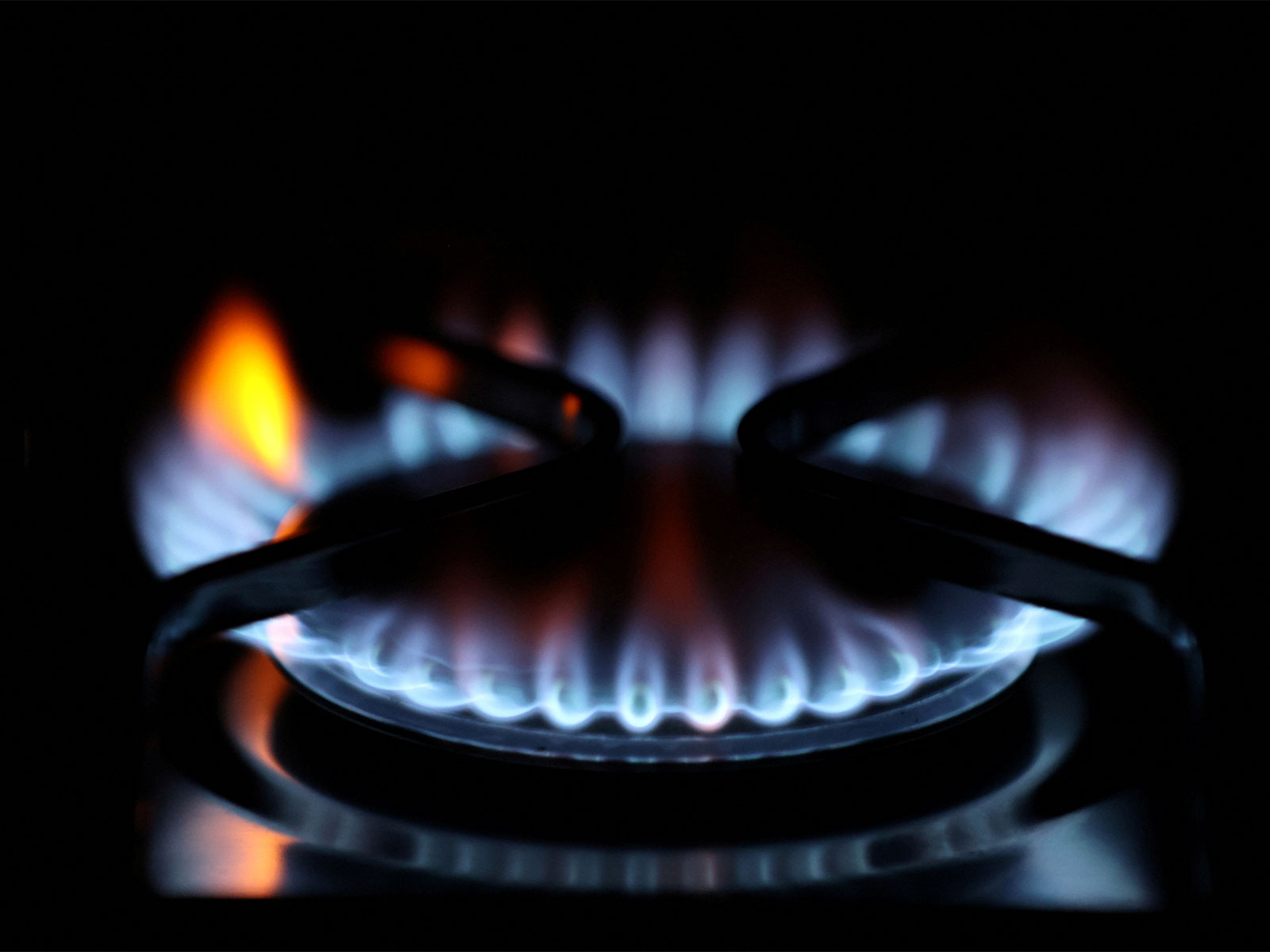 Pakistan: Hyderabad residents left struggling as gas crisis deepens amid scorching heat
