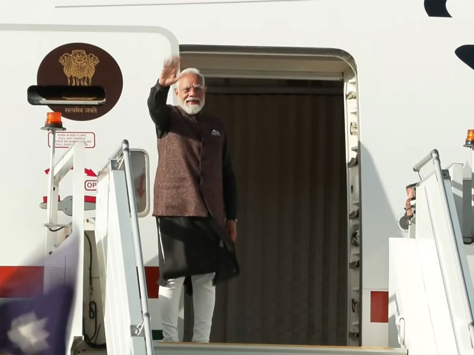PM Modi emplanes for Auckland, New Zealand from Melbourne for final leg of his three-nation tour