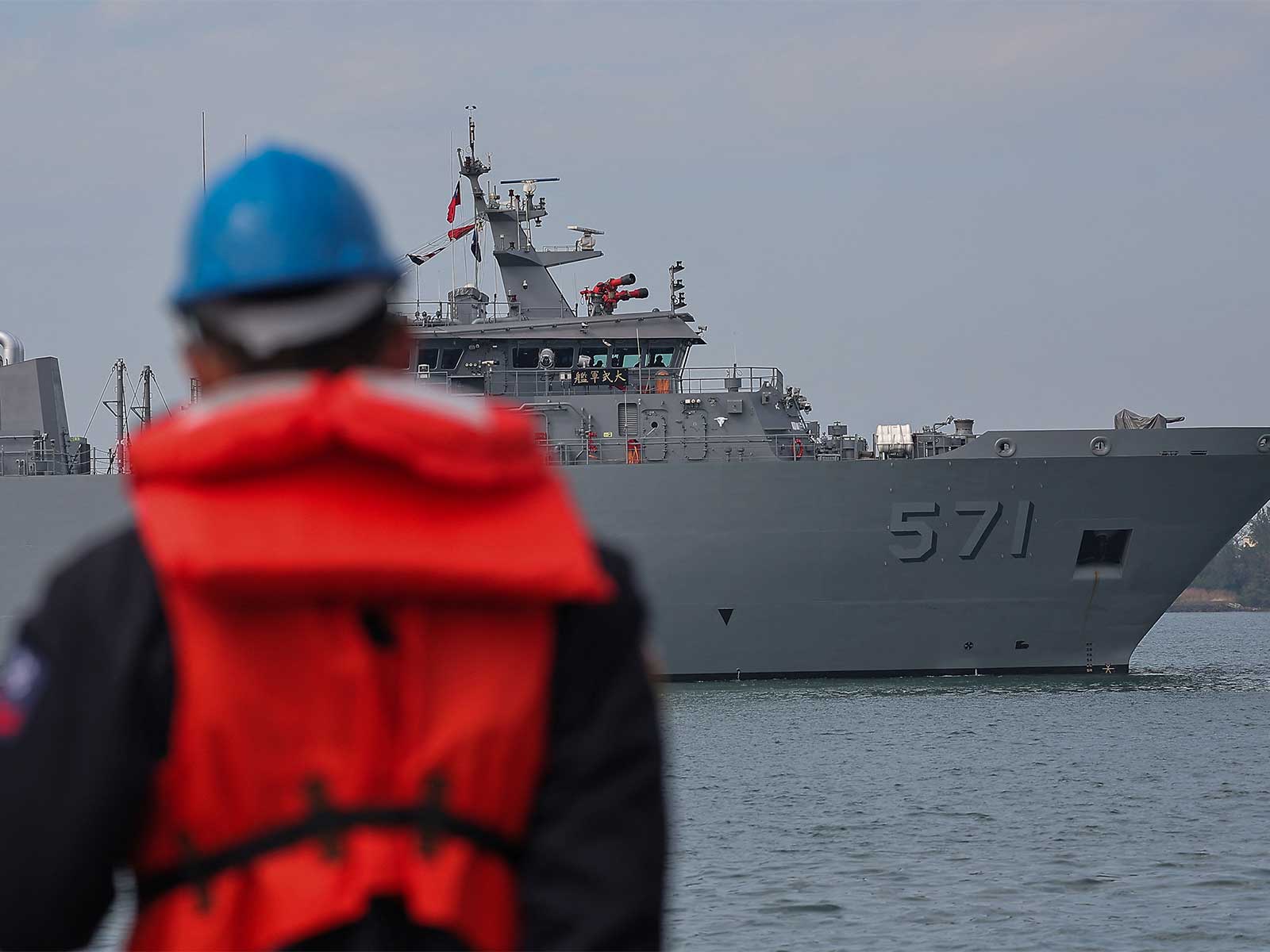 Taiwan detects 5 Chinese naval vessels, 10 official ships operating around its territory