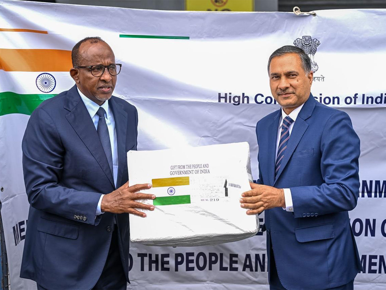 India hands over 1st tranche of 4.5 tonnes of medical aid to strengthen Kenya’s Ebola preparedness