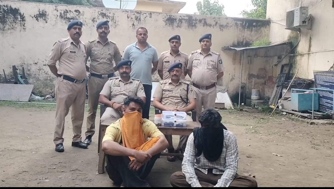 Panic in Nalagarh as masked miscreant tries to shoot junk dealer; 2 arrested within 30 minutes