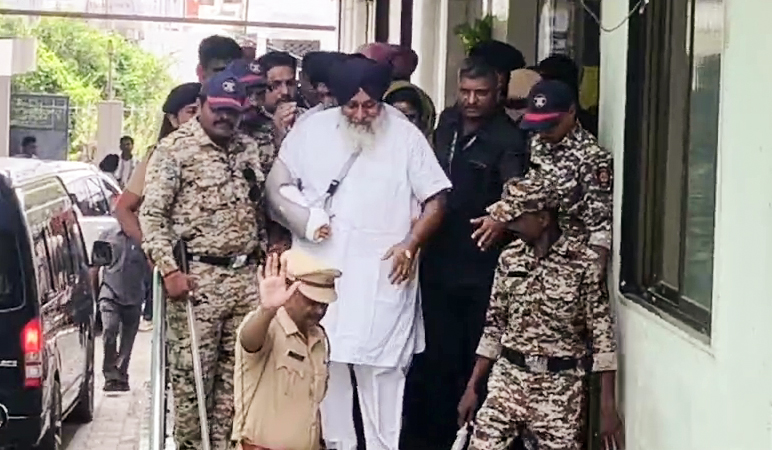 Sukhbir Badal arrives at Gurugram hospital for hand surgery