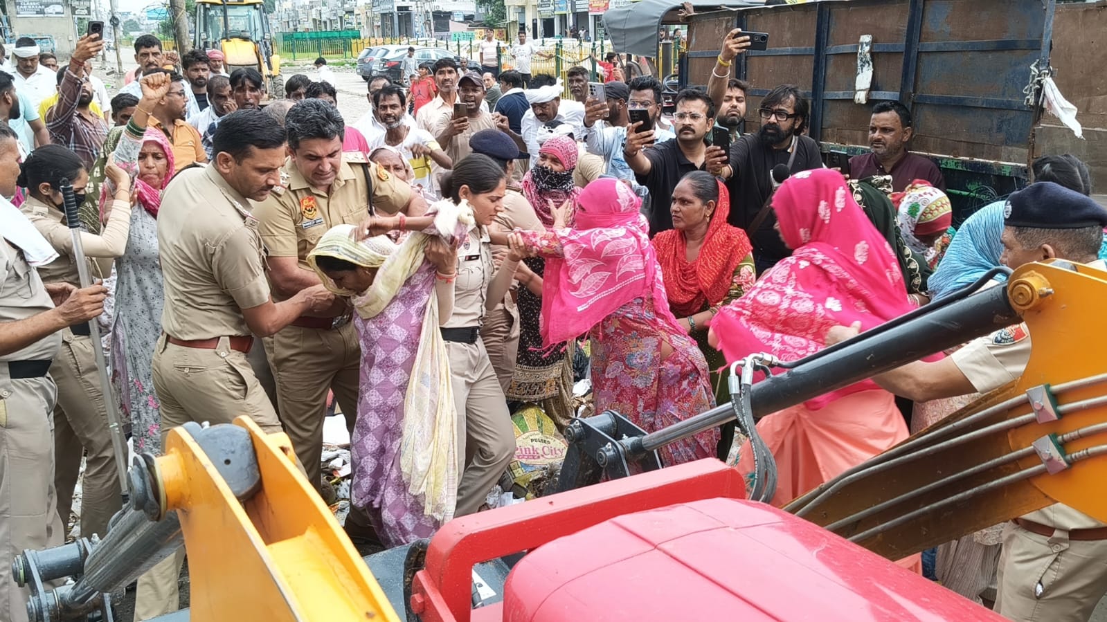 Karnal standoff: Police escort garbage lifting drive as sanitation strike escalates; workers oppose move
