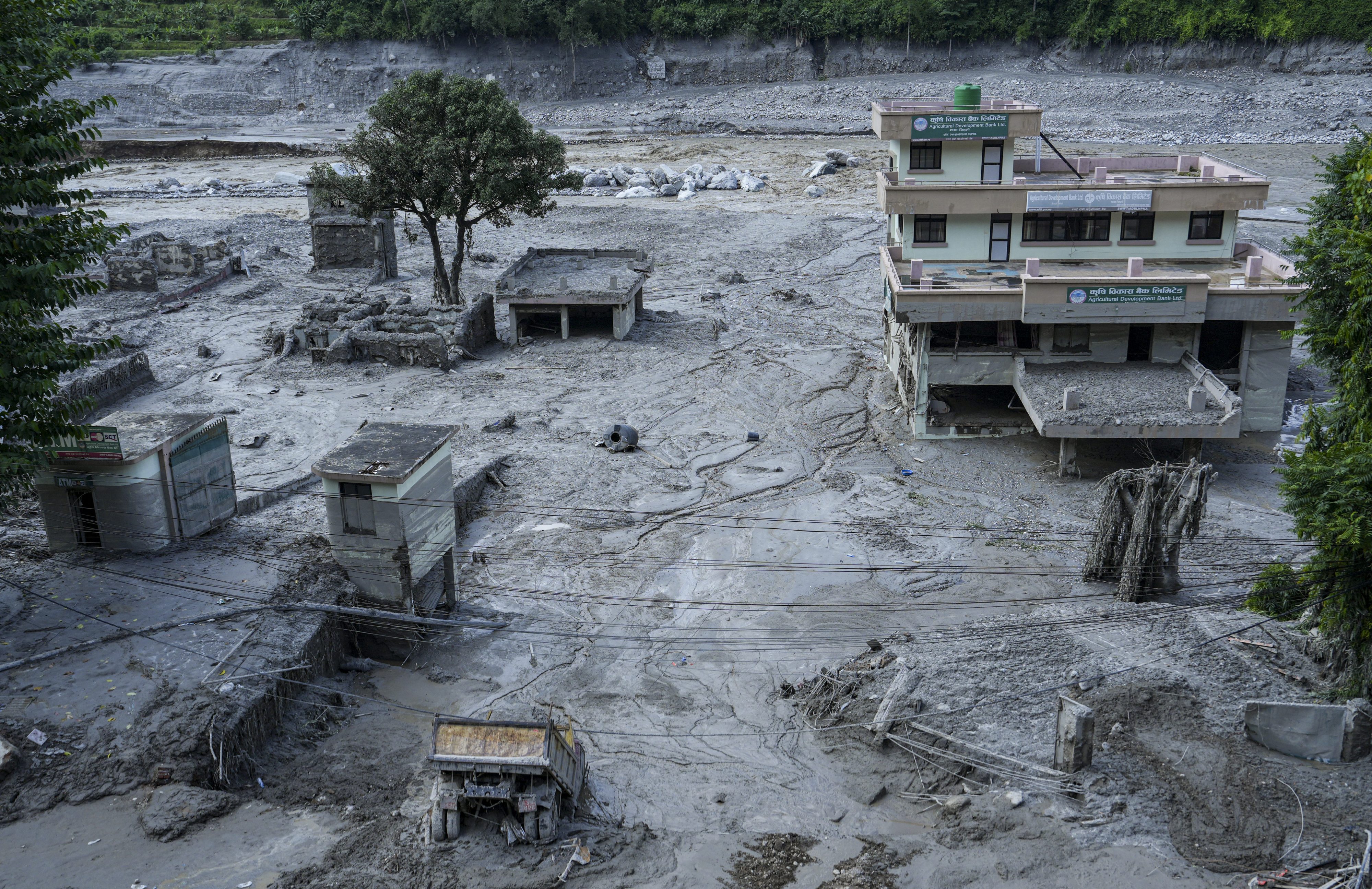 Nepal flash floods: Death toll mounts to 469; hundreds, including foreigners, still missing