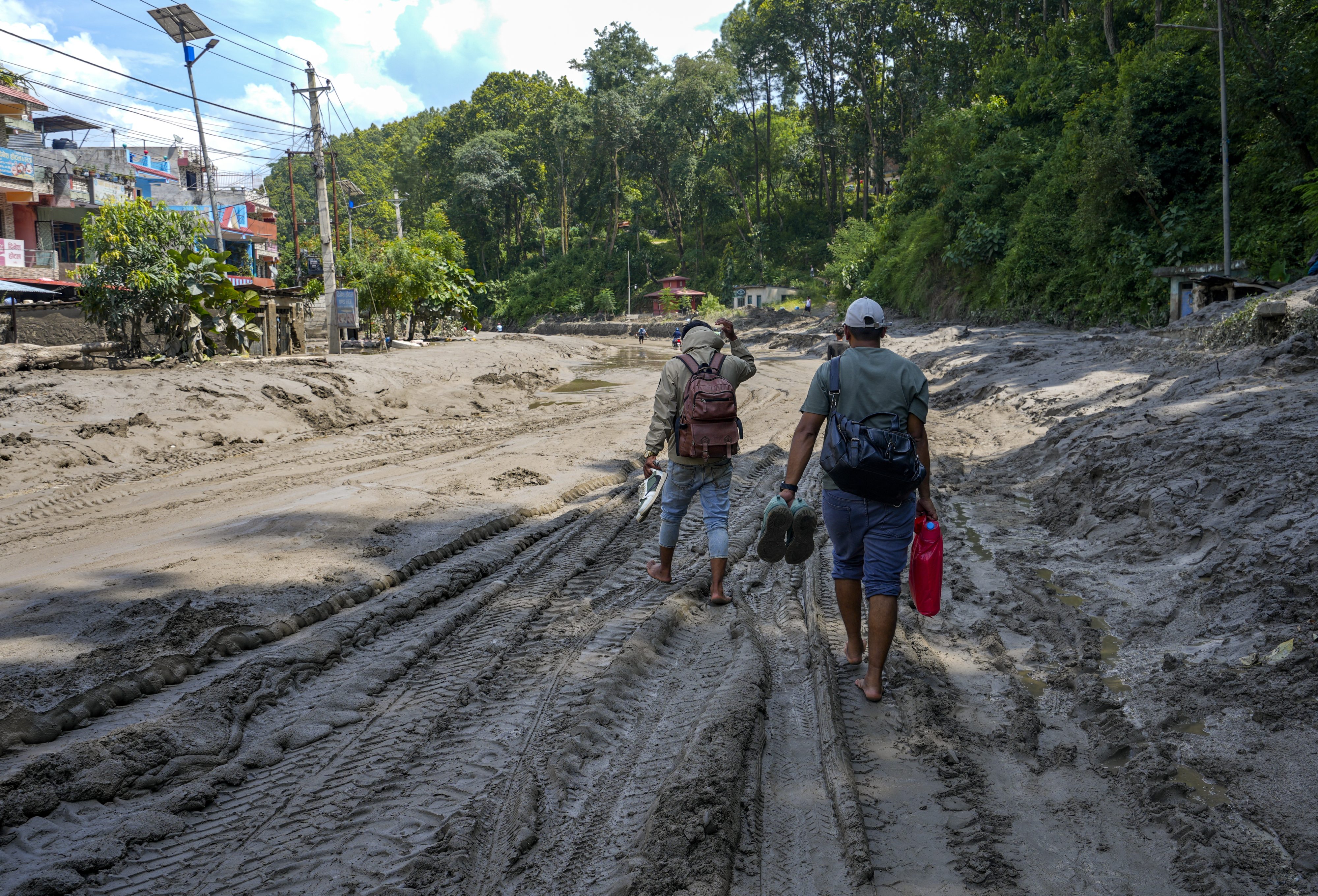 Death toll in Nepal flash floods rises to 538; search and rescue continue