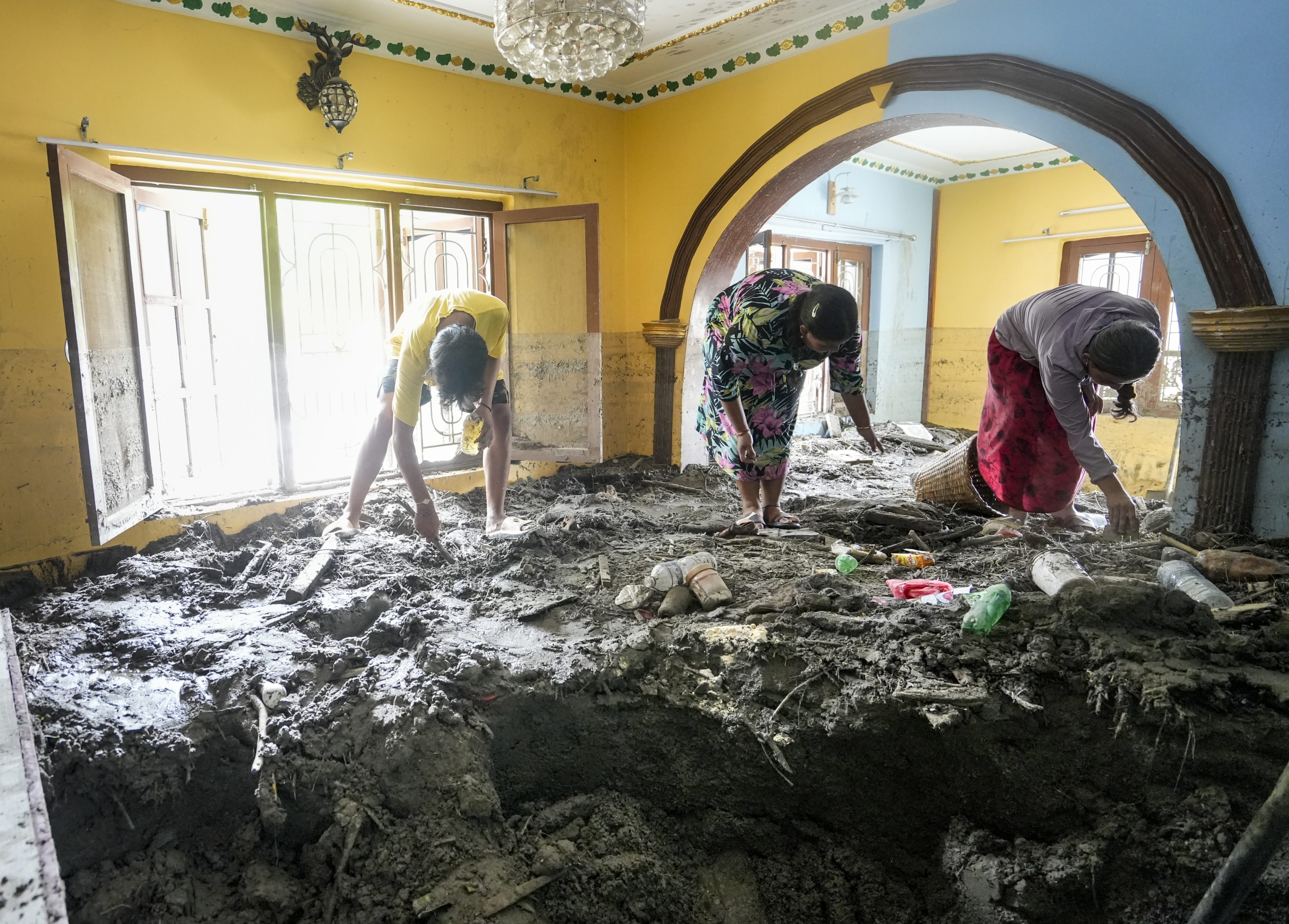 Nepal flood toll mounts to 788; India deploys tunnel rescue, forensic teams
