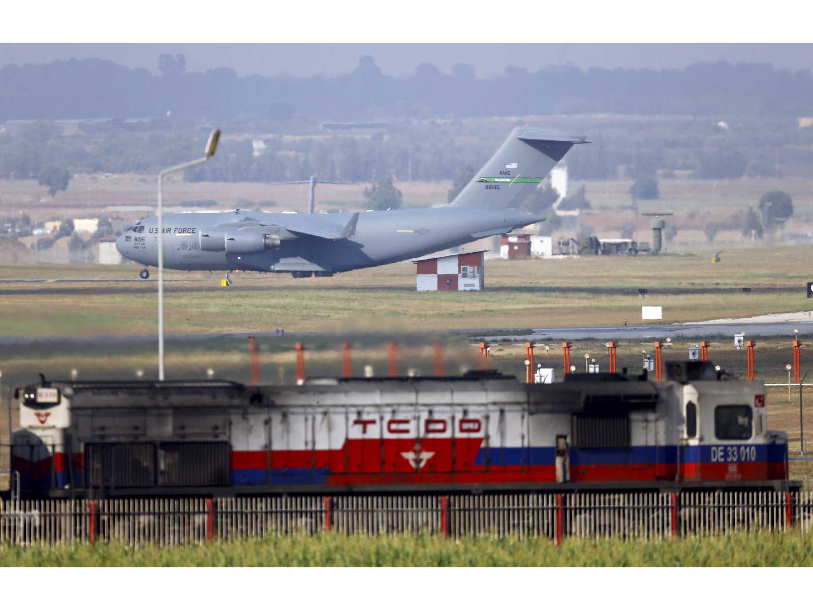US military aircraft lands in Moscow; Kremlin says it has no information