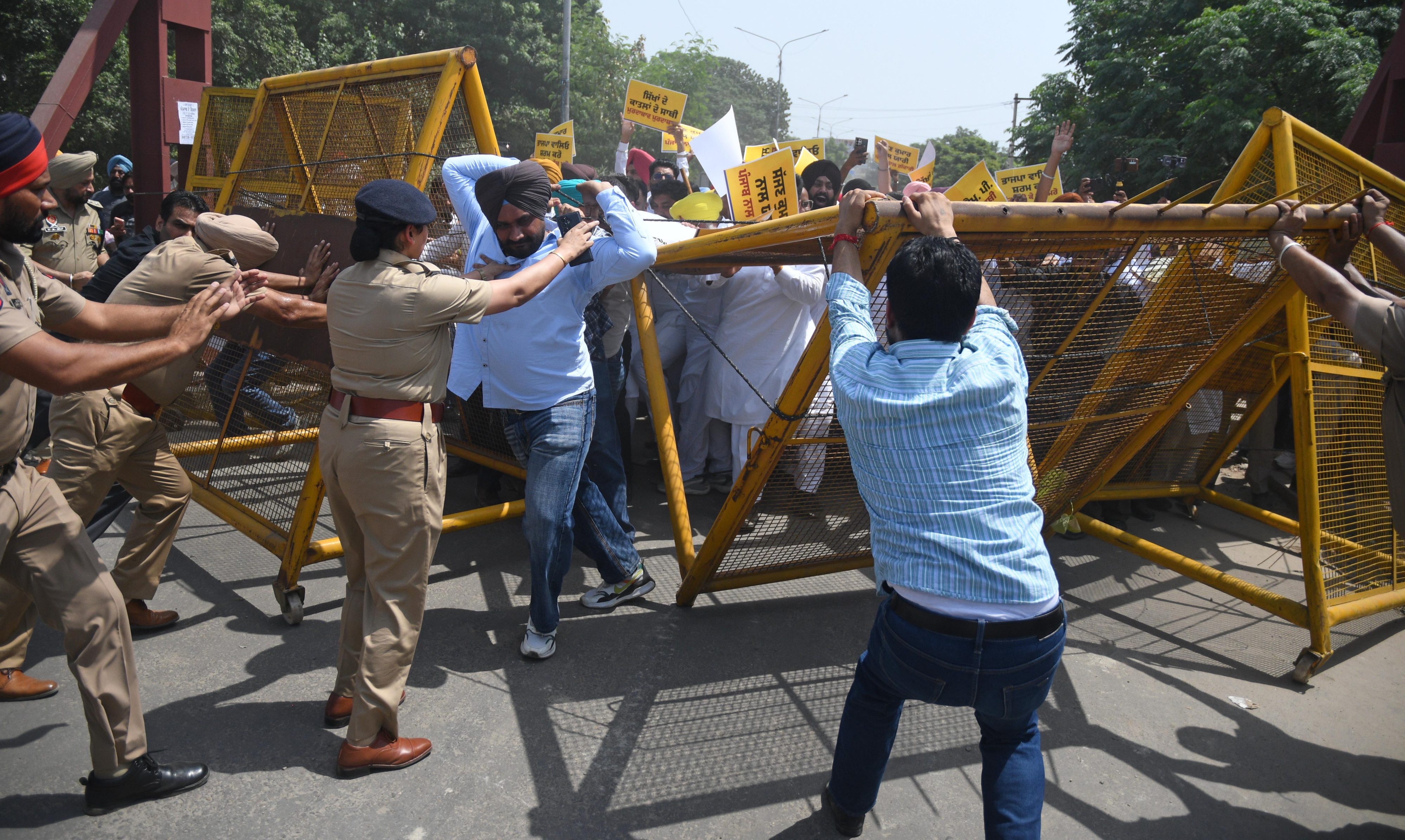 ‘Sajjan Kumar naal yaari, Punjab naal gaddari’: AAP protests outside BJP office over leaders attending Kumar’s last rites