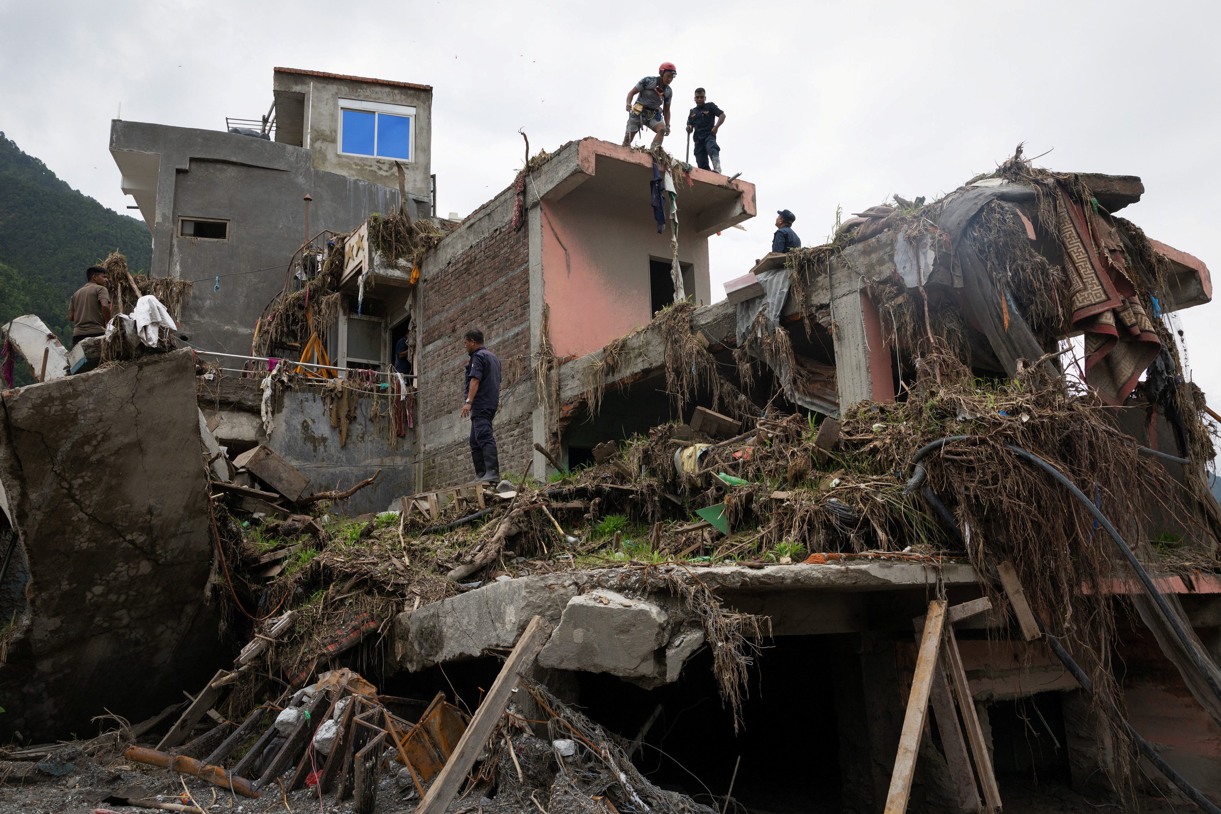 Nepal floods: Death toll climbs to 1,355 as rescue efforts continue; nearly 5,000 still missing
