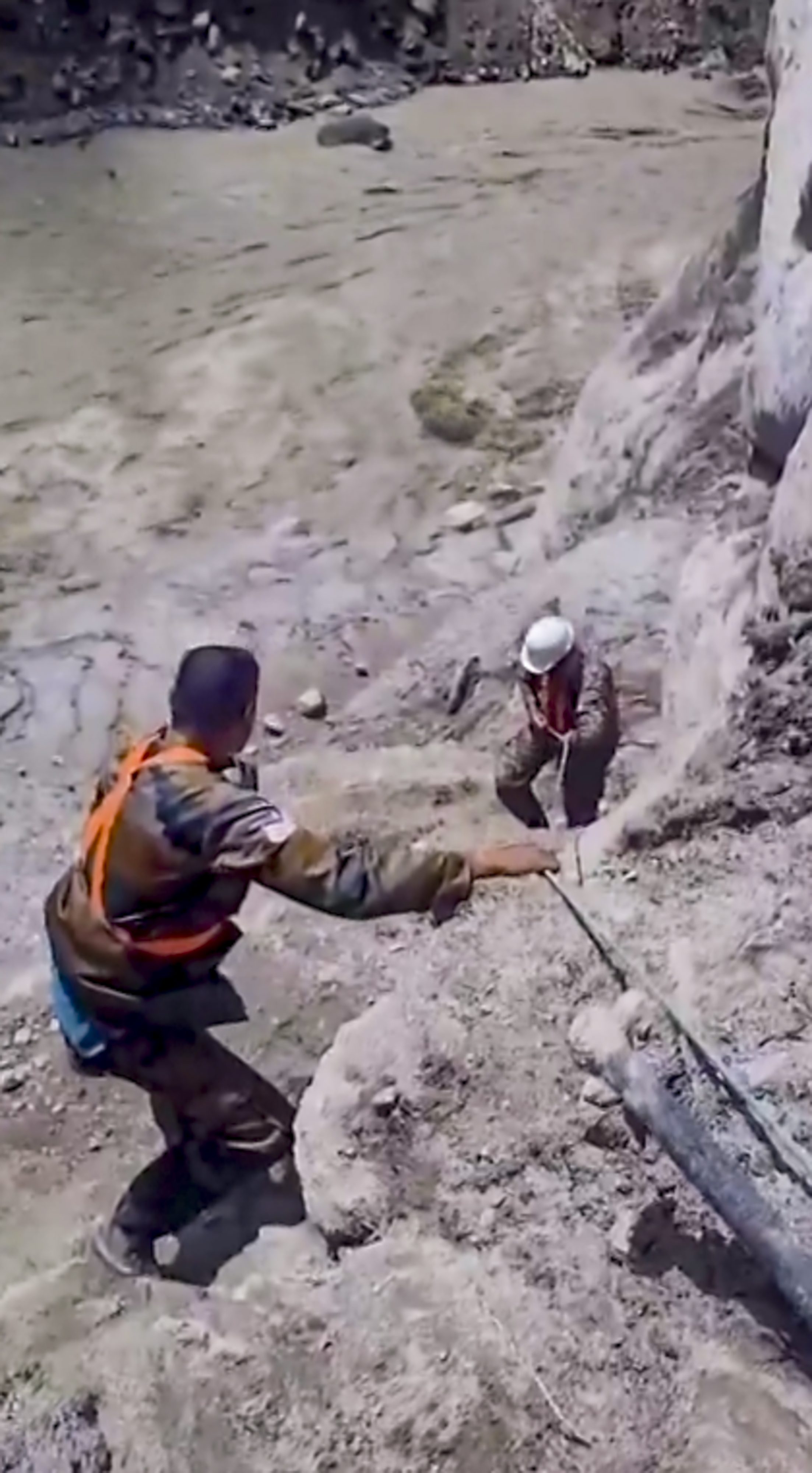 Nepal floods: Rescue teams clear 70 metres of debris in tunnel as they close in on 6 trapped workers