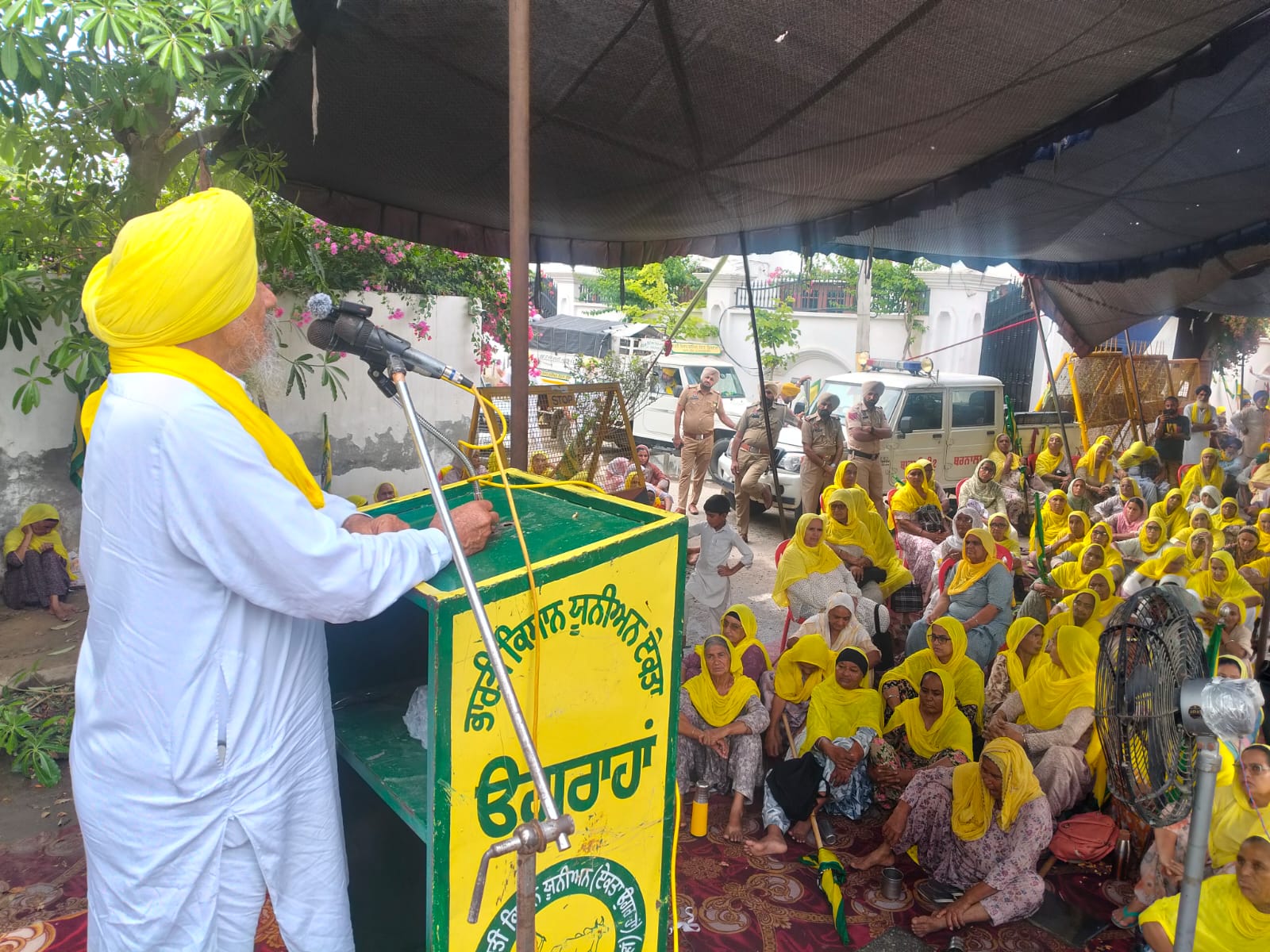 Farmers protest outside Punjab BJP chief Kewal Dhillon’s residence in Barnala