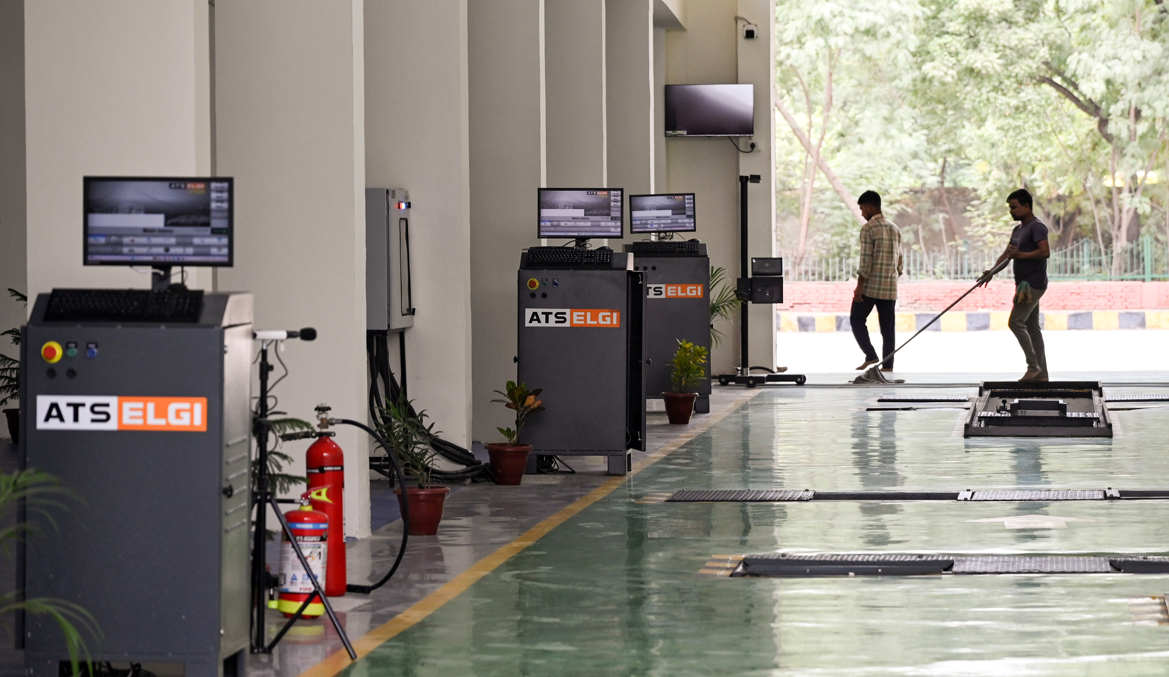 Delhi puts machines in charge of vehicle fitness